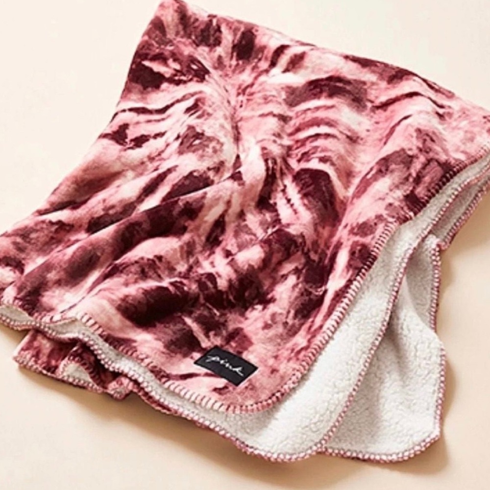 NWT VS PINK SHERPA BLANKET